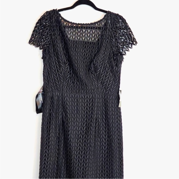 Kay Unger New York Tatum Floral Lace Midi Dress in Black size 10 - Picture 7 of 10